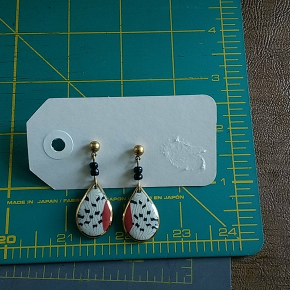 Enamel post earrings - Picture 2 of 3